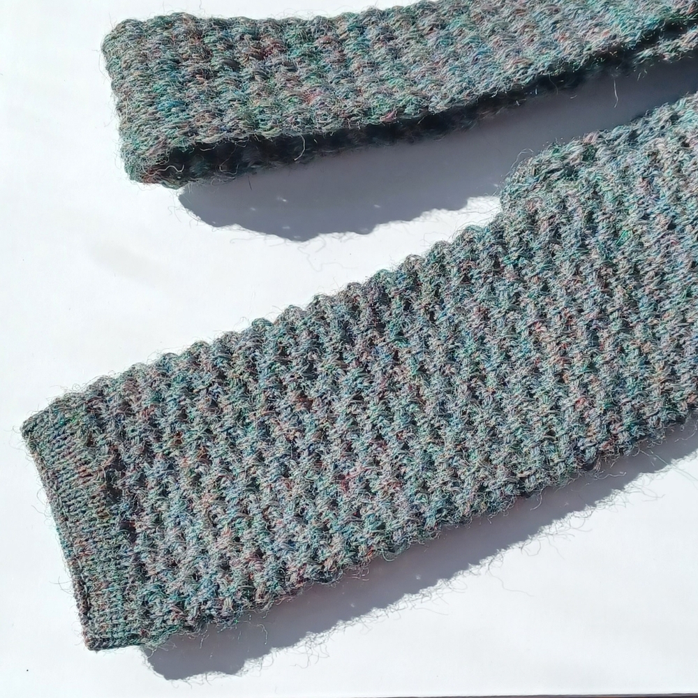 VINTAGE GANT 100% WOOL MADE IN USA GREEN/MARLED SQUARE TIP KNIT/TEXTURED NECKTIE
